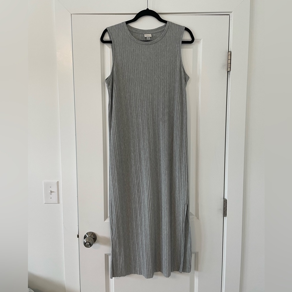 Maxi dress with slit